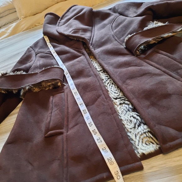 Loire NY Faux Fur Lined and Suede Windblocking Pop Up  Faux Fur Collar - Picture 8 of 11